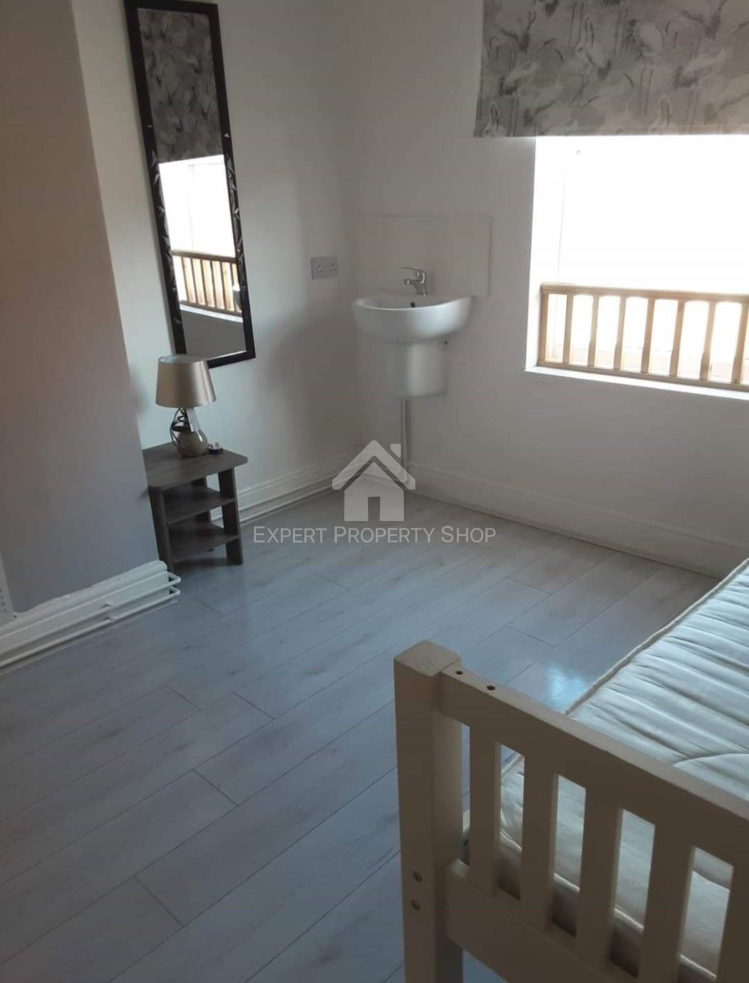 **AVAILABLE OCTOBER** Room 3. 11 Albert Road,Retford., Image 1