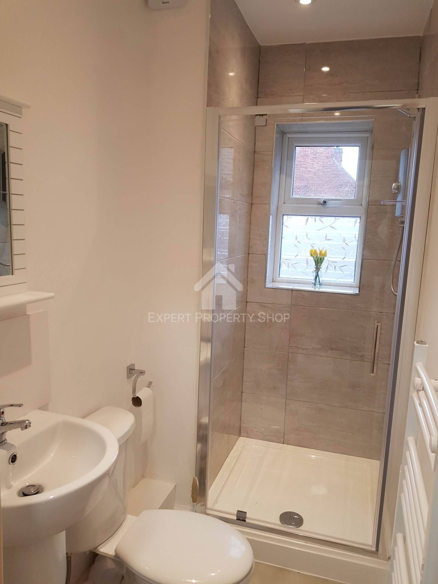 **AVAILABLE OCTOBER** Room 3. 11 Albert Road,Retford., Image 8