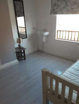 **AVAILABLE OCTOBER** Room 3. 11 Albert Road,Retford.
