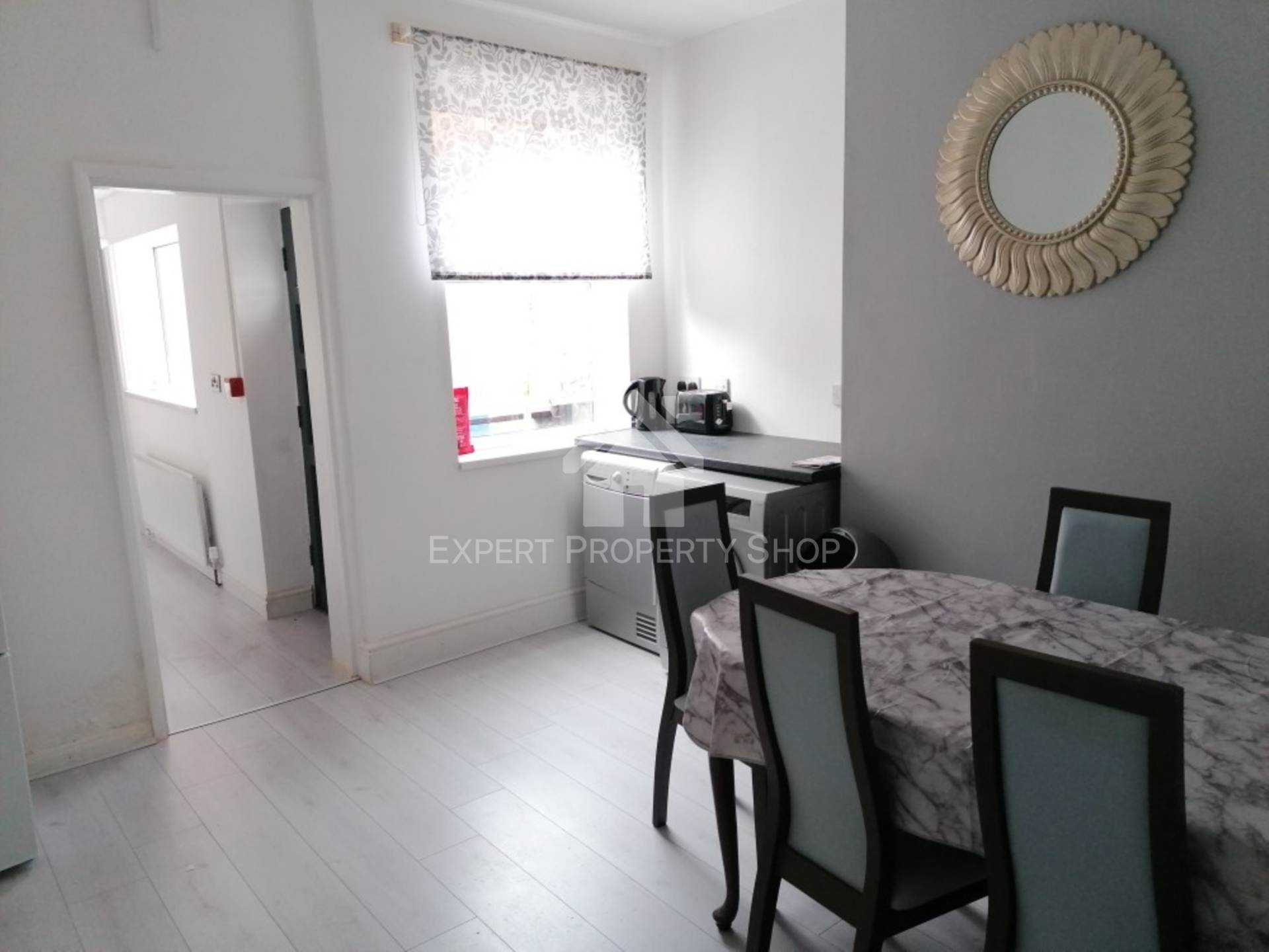 **DOUBLE ROOM** Albert Road,Retford., Image 6