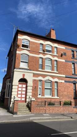 EN-SUITE ROOM AVAILABLE. Room 1, 29 Park St. Worksop.