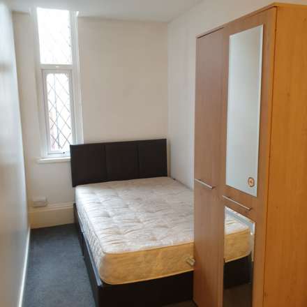 EN-SUITE ROOM AVAILABLE. Room 1, 29 Park St. Worksop., Image 4