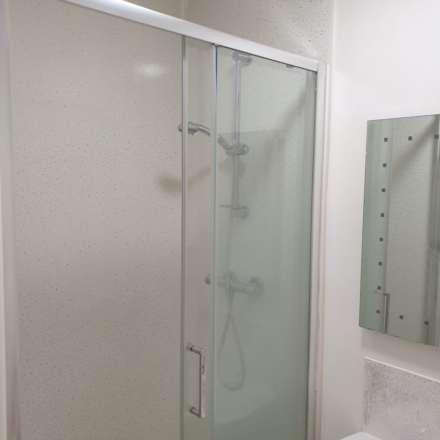 EN-SUITE ROOM AVAILABLE. Room 1, 29 Park St. Worksop., Image 7