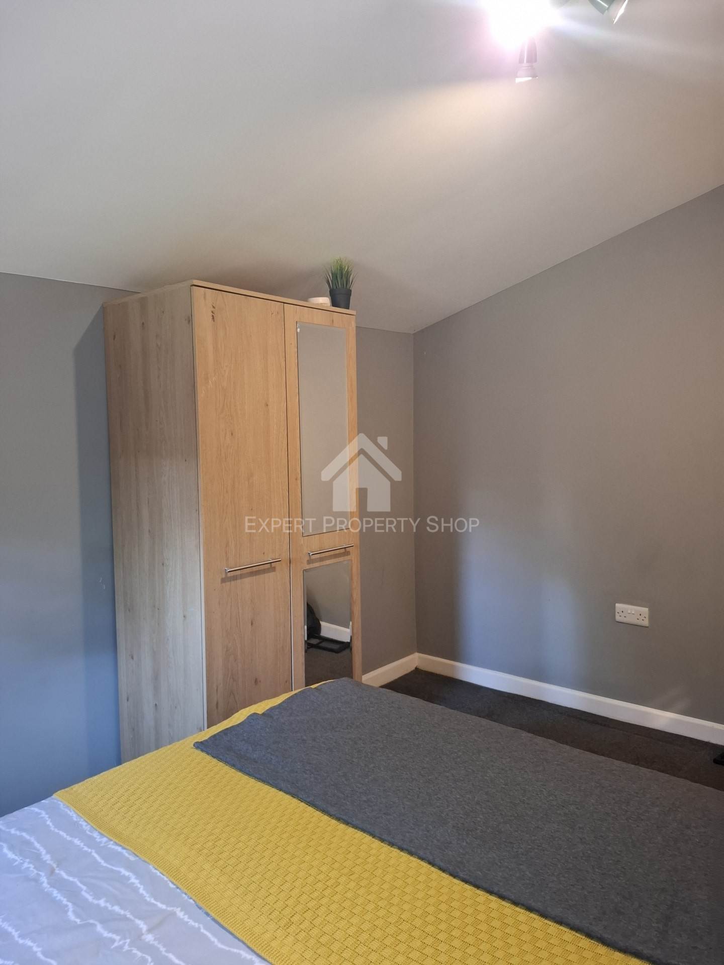 **DOUBLE EN-SUITE ROOM** Park Street.Worksop., Image 2