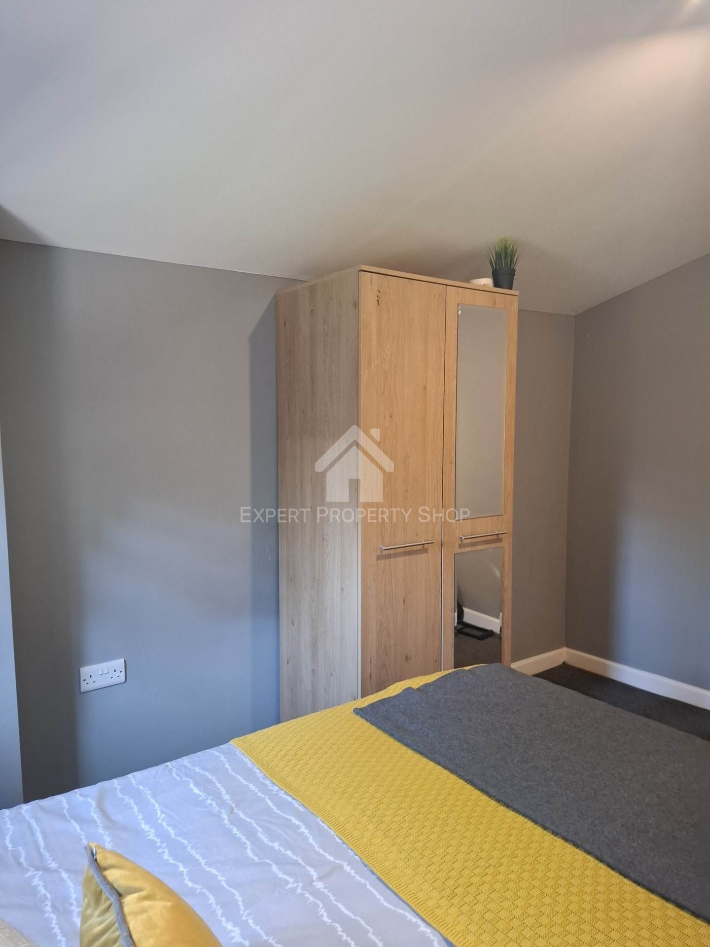 **DOUBLE EN-SUITE ROOM** Park Street.Worksop., Image 3