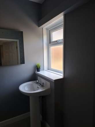 **DOUBLE EN-SUITE ROOM** Park Street.Worksop., Image 4