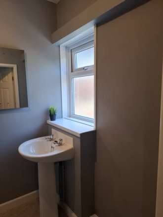 **DOUBLE EN-SUITE ROOM** Park Street.Worksop., Image 5