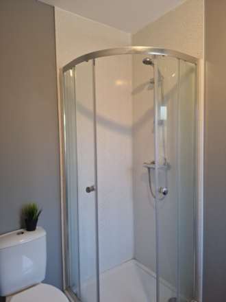 **DOUBLE EN-SUITE ROOM** Park Street.Worksop., Image 6