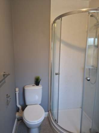 **DOUBLE EN-SUITE ROOM** Park Street.Worksop., Image 7