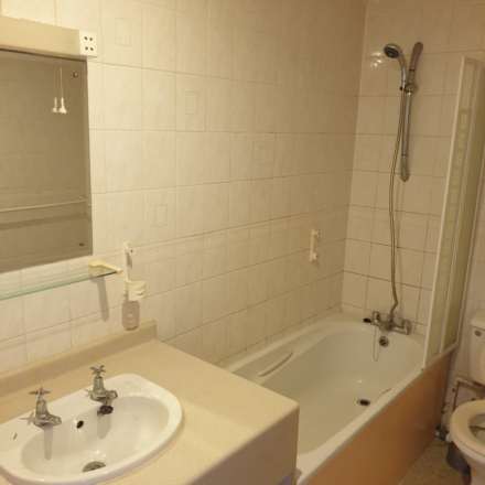 **AVAILABLE NOW**Room 7, 29 Park Street, Worksop, Image 5