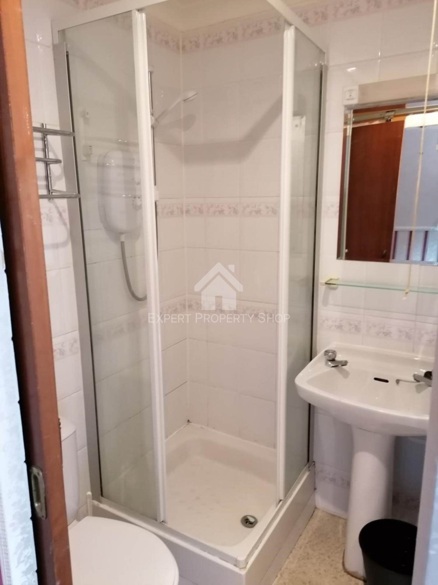 *** DOUBLE EN-SUITE ROOM*** 29 Park Street, Worksop, Image 3