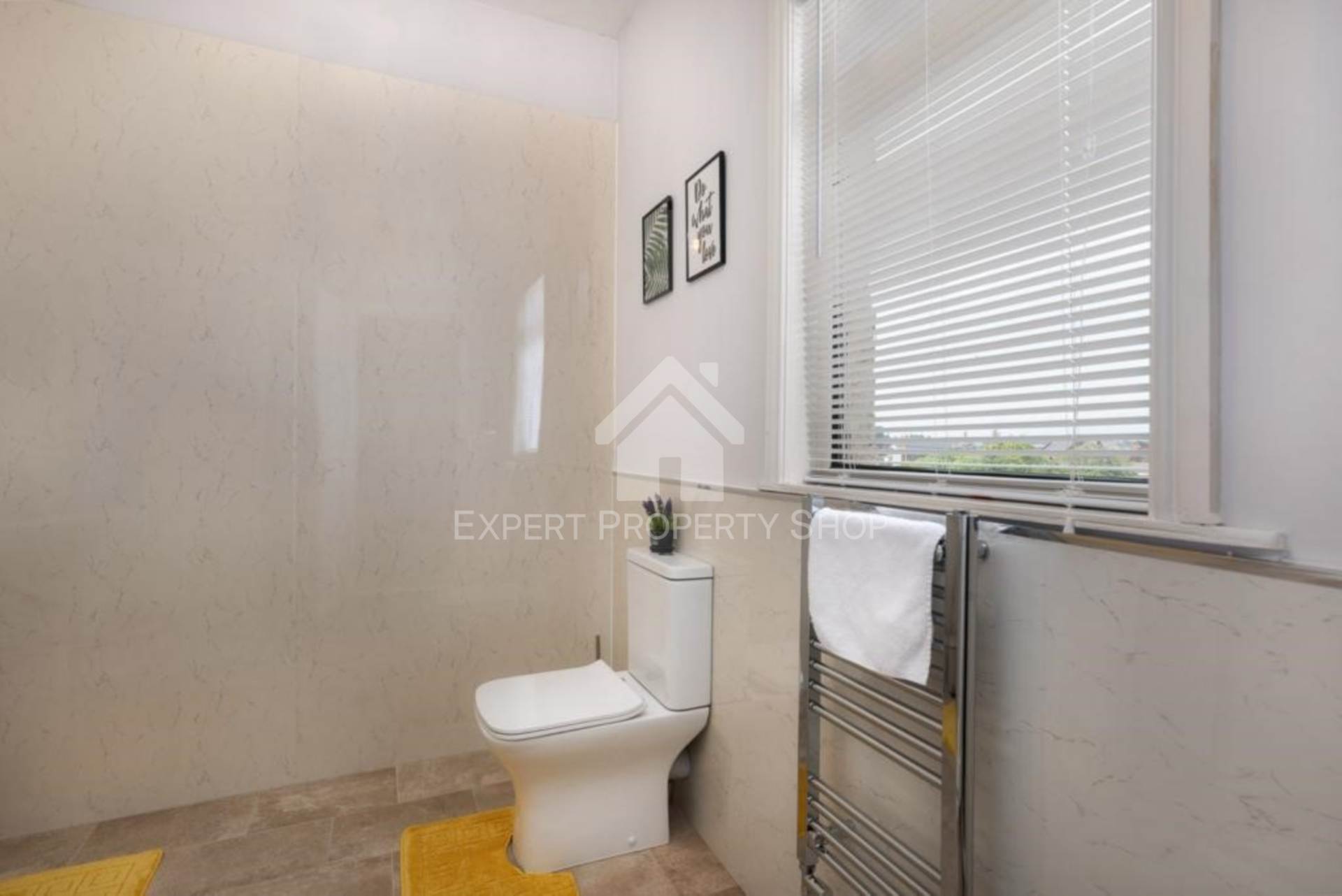 EN-SUITE ROOM.Room 2, 70 Pensbury Road, Darlington, Image 3