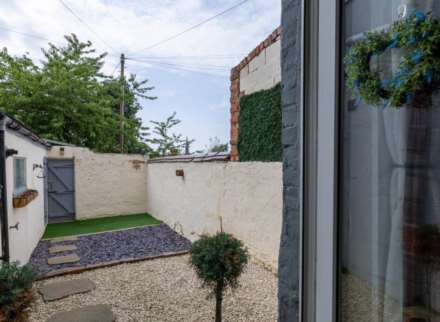 EN-SUITE ROOM.Room 2, 70 Pensbury Road, Darlington, Image 5
