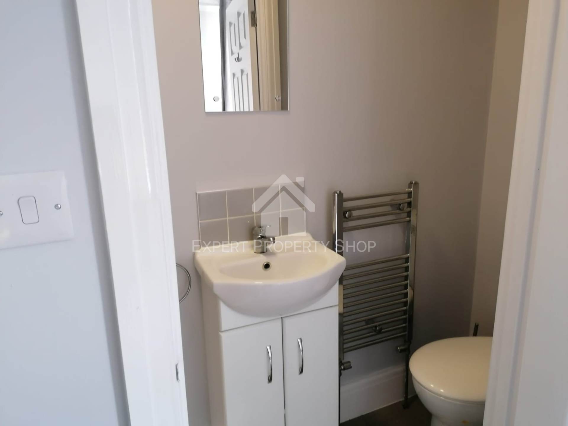 **EN-SUITE ROOM** PERCY STREET, ROTHERHAM., Image 5