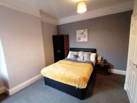 **EN-SUITE ROOM** PERCY STREET, ROTHERHAM., Image 2
