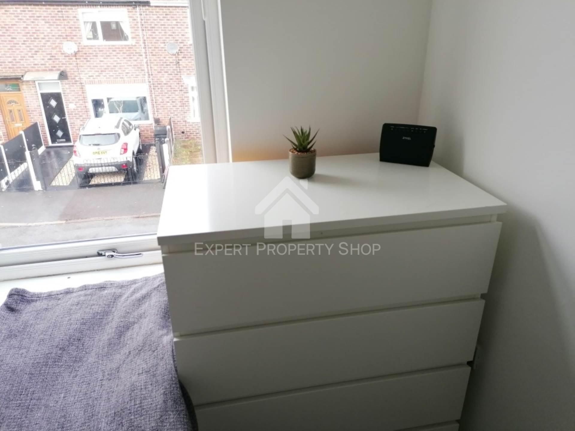 ** ROOM AVAILABLE**Room 3, Garside street. Worksop, Image 2