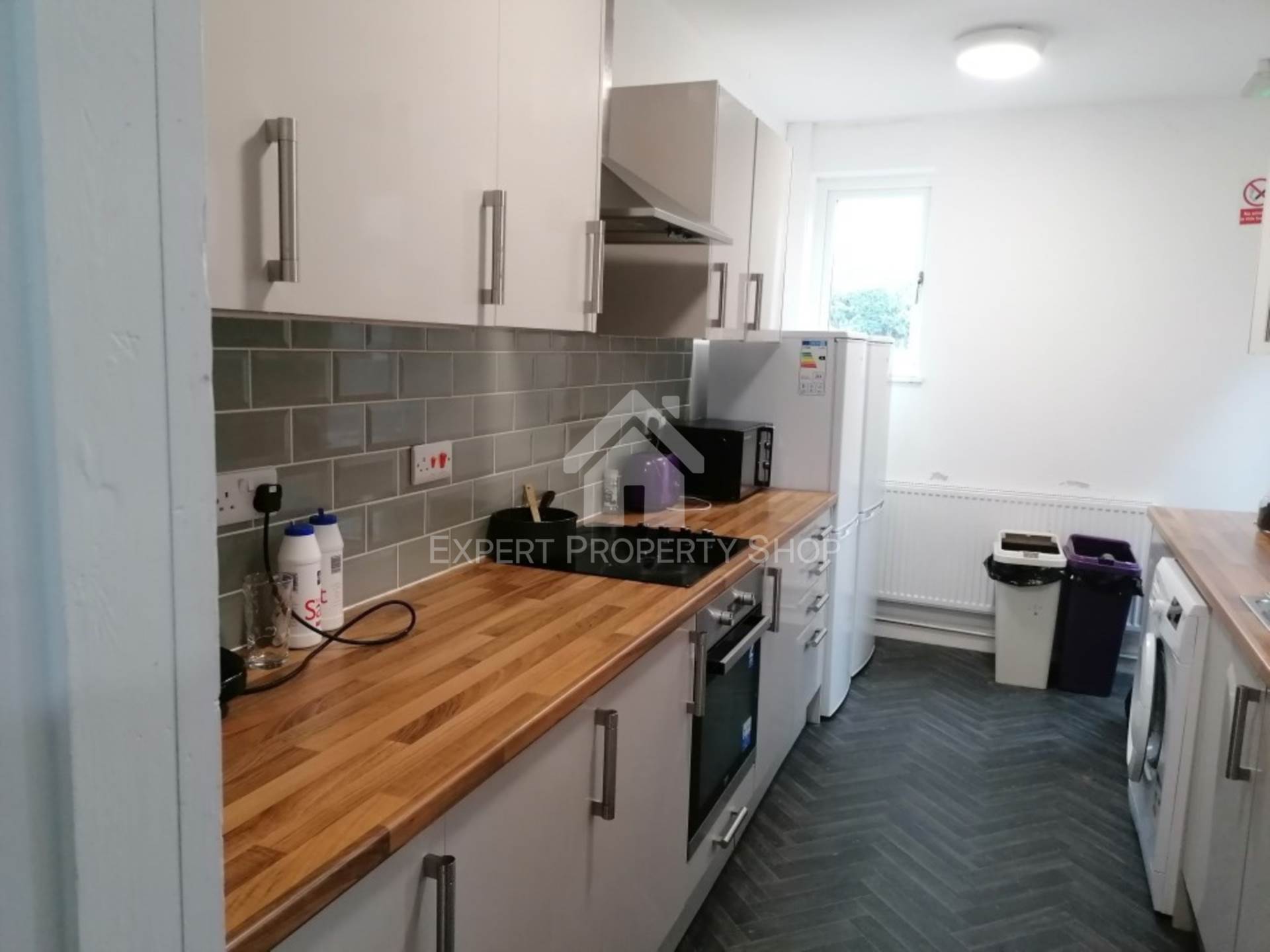 ** ROOM AVAILABLE**Room 3, Garside street. Worksop, Image 3