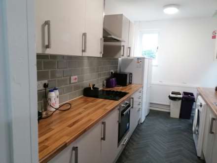 ** ROOM AVAILABLE**Room 3, Garside street. Worksop, Image 3