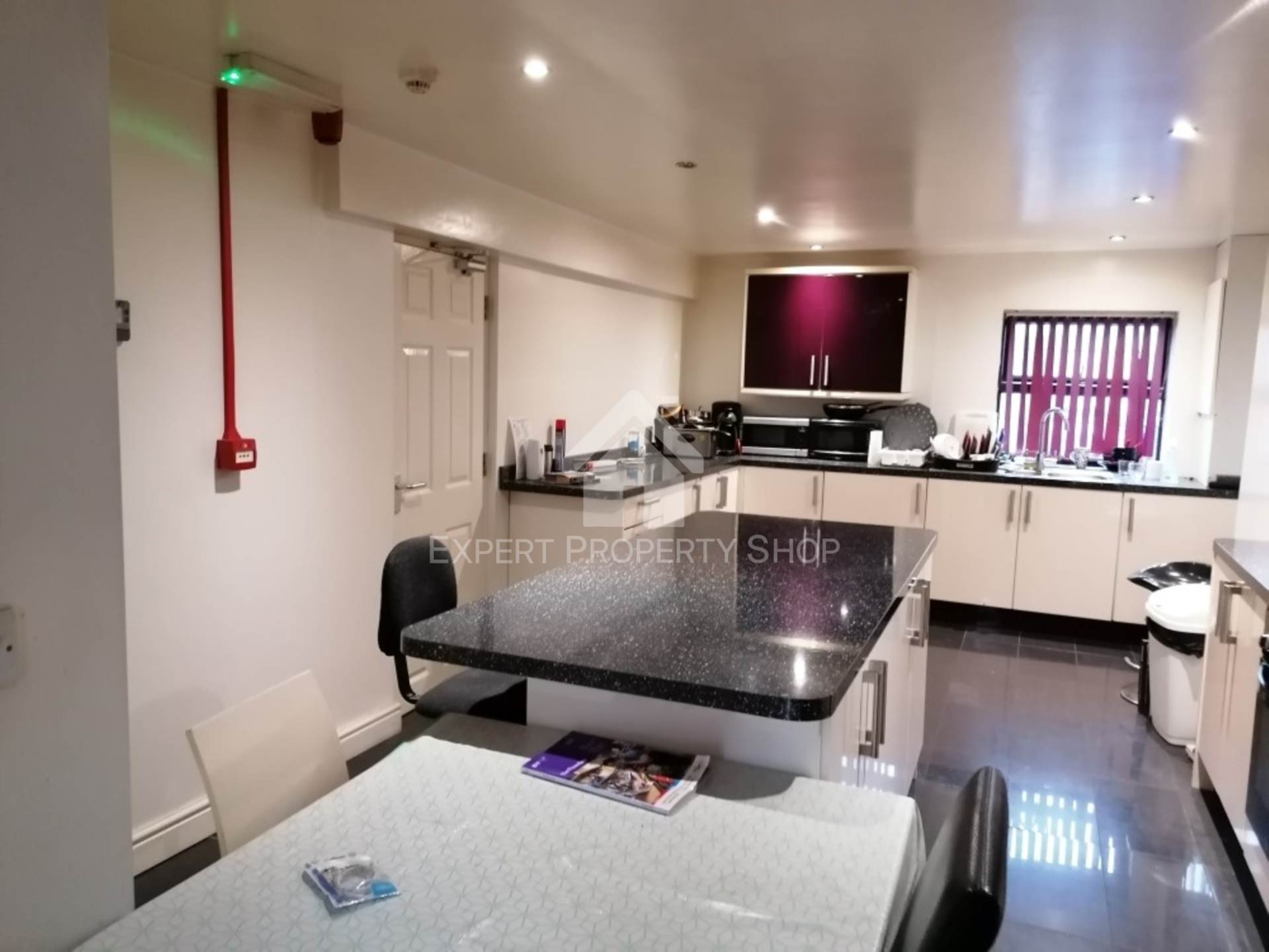 **EN-SUITE DOUBLE ROOM**Carlton Road, Worksop, Image 1