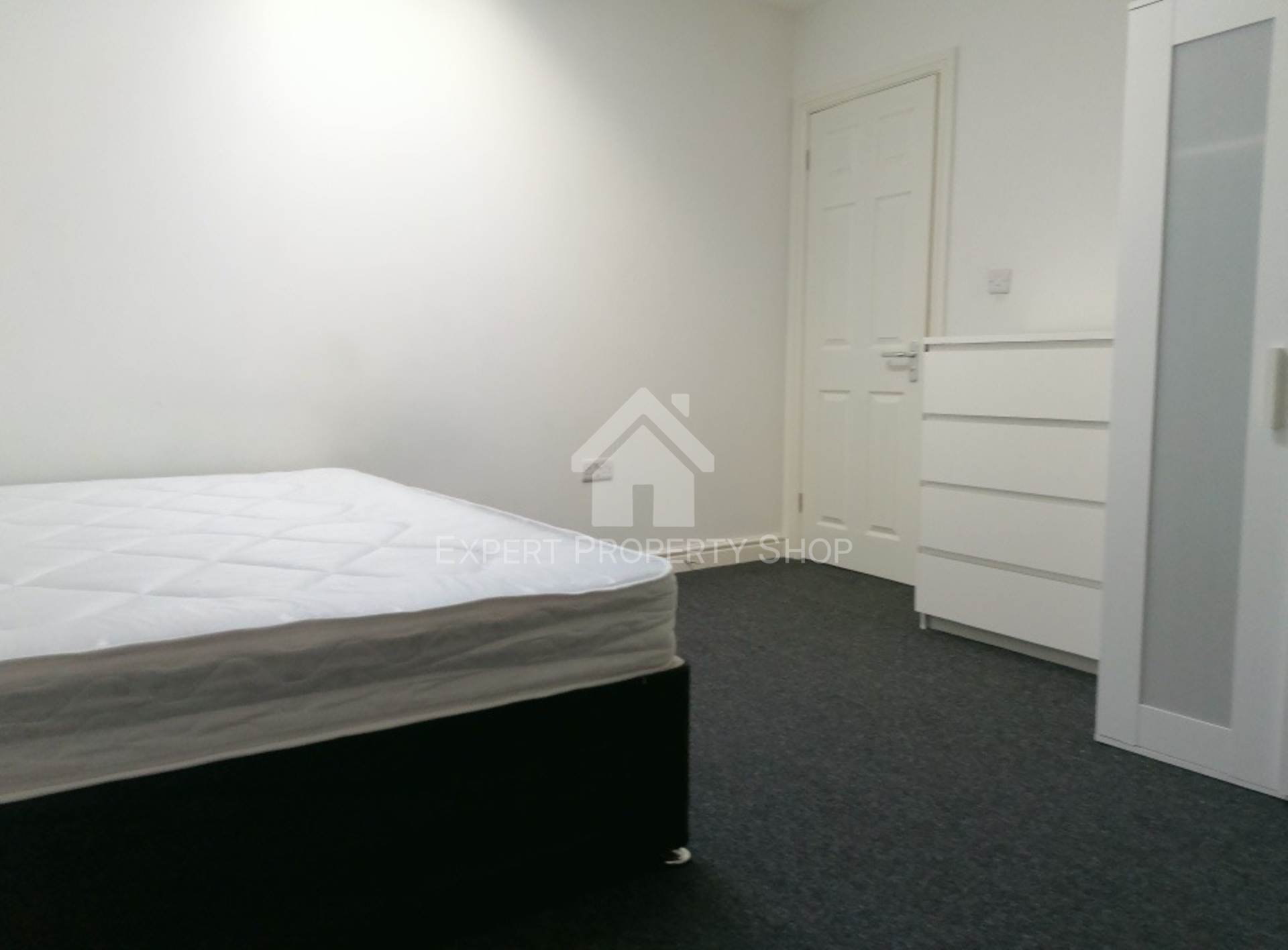 **EN-SUITE DOUBLE ROOM**Carlton Road, Worksop, Image 3