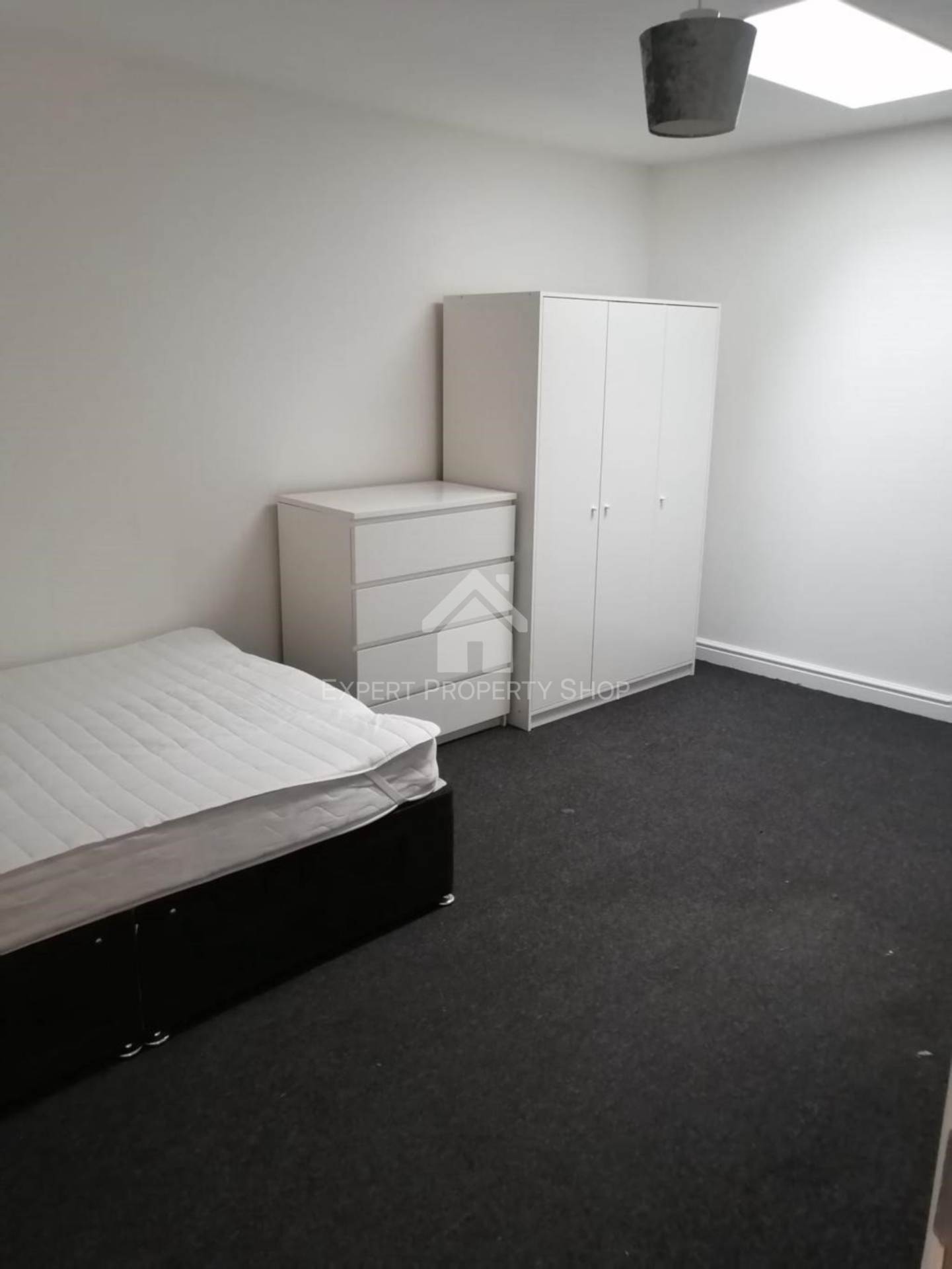 **EN-SUITE DOUBLE ROOM**Carlton Road, Worksop, Image 4