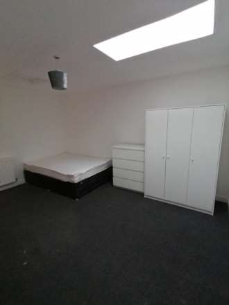 **EN-SUITE DOUBLE ROOM**Carlton Road, Worksop, Image 5