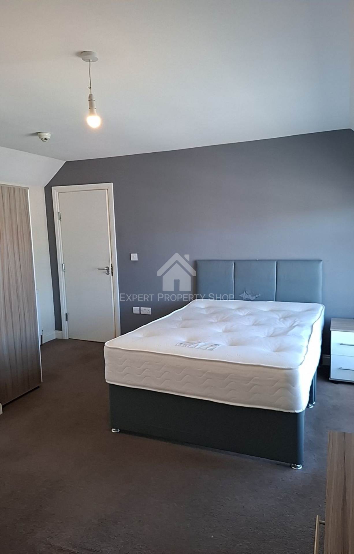 **DOUBLE EN-SUITE ROOM** Newgate Street.Worksop., Image 1