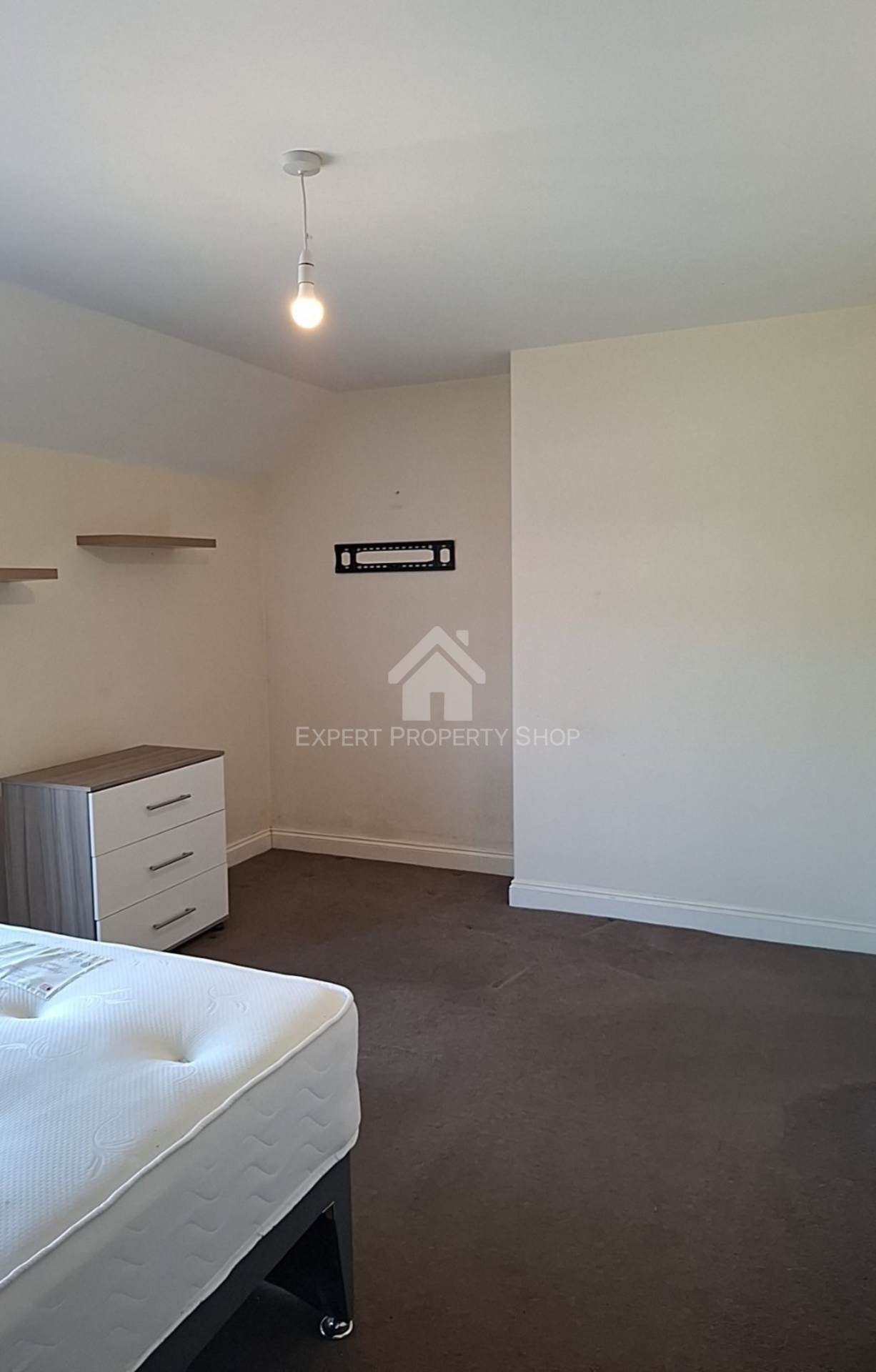 **DOUBLE EN-SUITE ROOM** Newgate Street.Worksop., Image 2