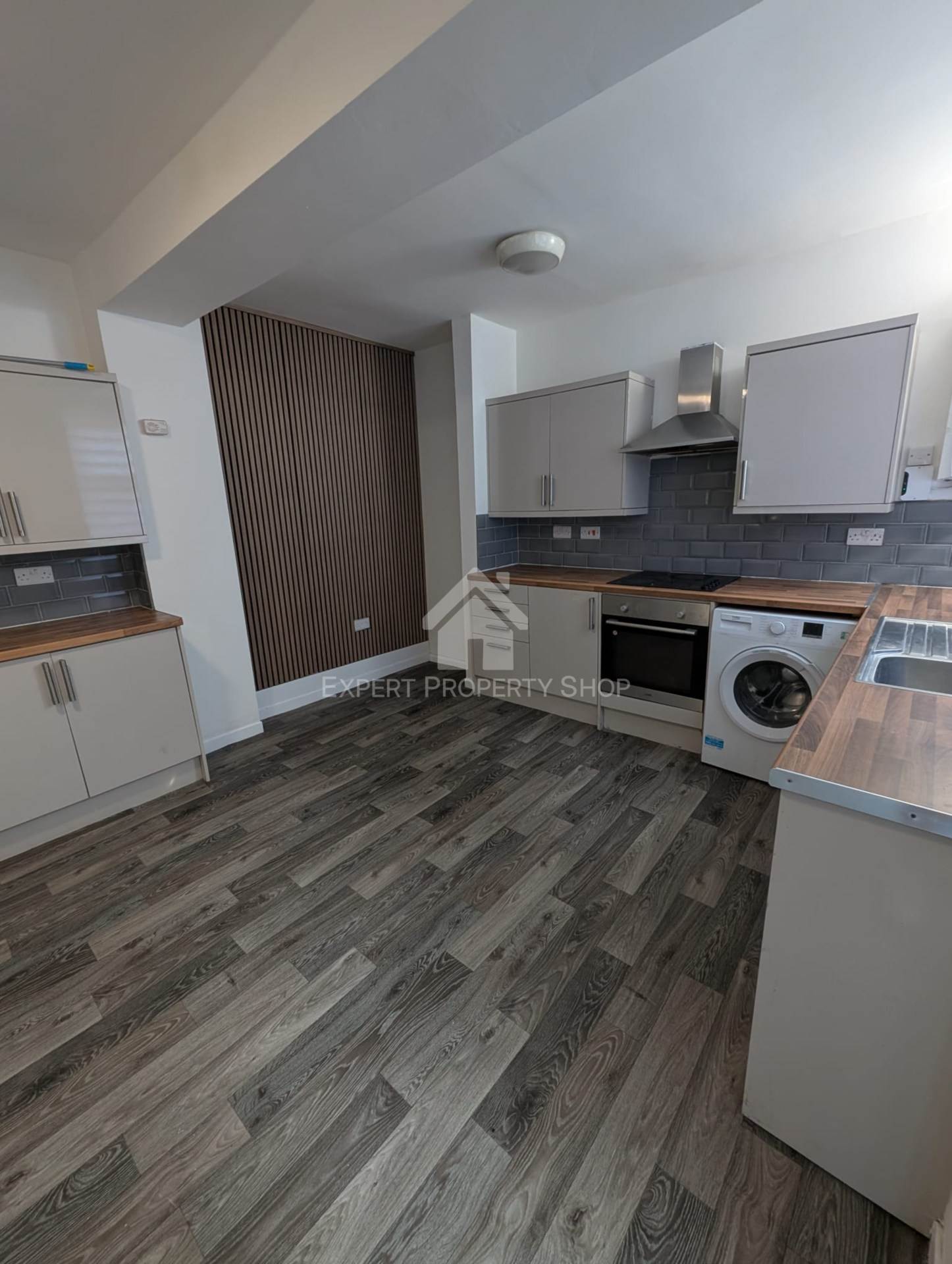 Watson Road Communal Area, Worksop, Image 4