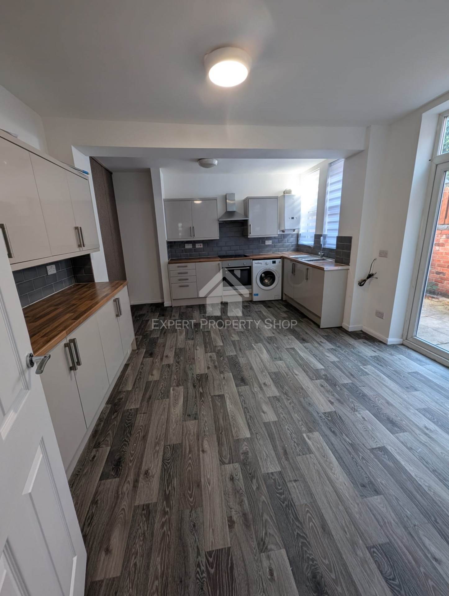 Watson Road Communal Area, Worksop, Image 5