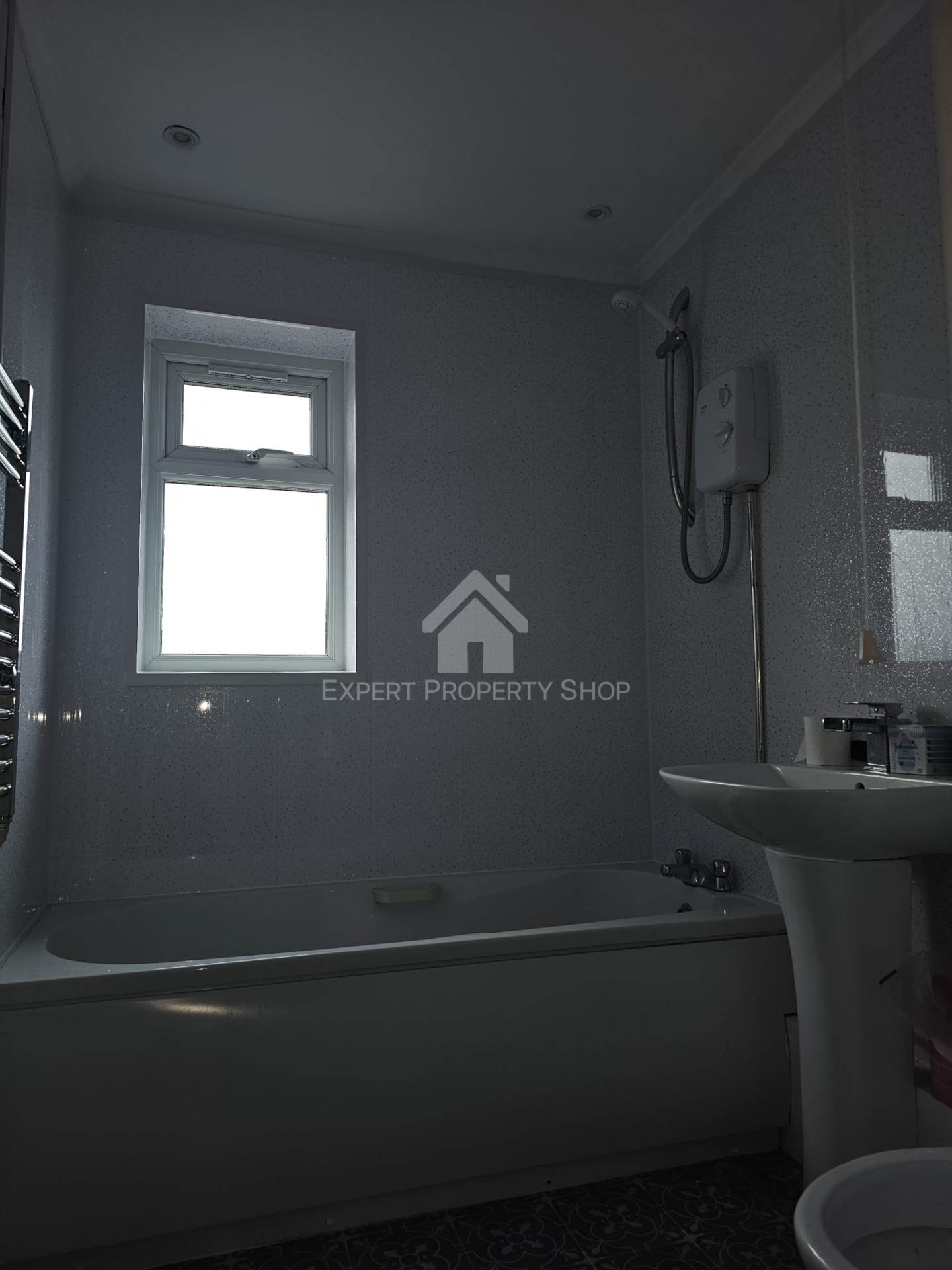 **AVAILABLE NOW**Guernsey Court, Robin Hood Road, Skegness, Image 7