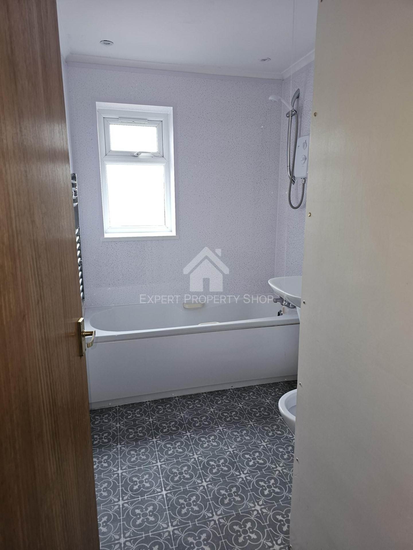 **AVAILABLE NOW**Guernsey Court, Robin Hood Road, Skegness, Image 8