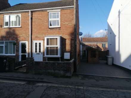 2 Bedroom Semi-Detached, Kidgate, Louth