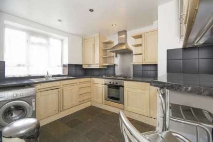 St. James Close, London, Image 3