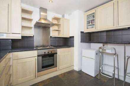 St. James Close, London, Image 4