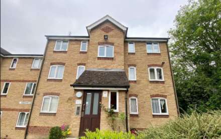 Flat 9, Sawston Court, Linnet Way, Purfleet on Thames, Essex, RM19 1NG, Image 1