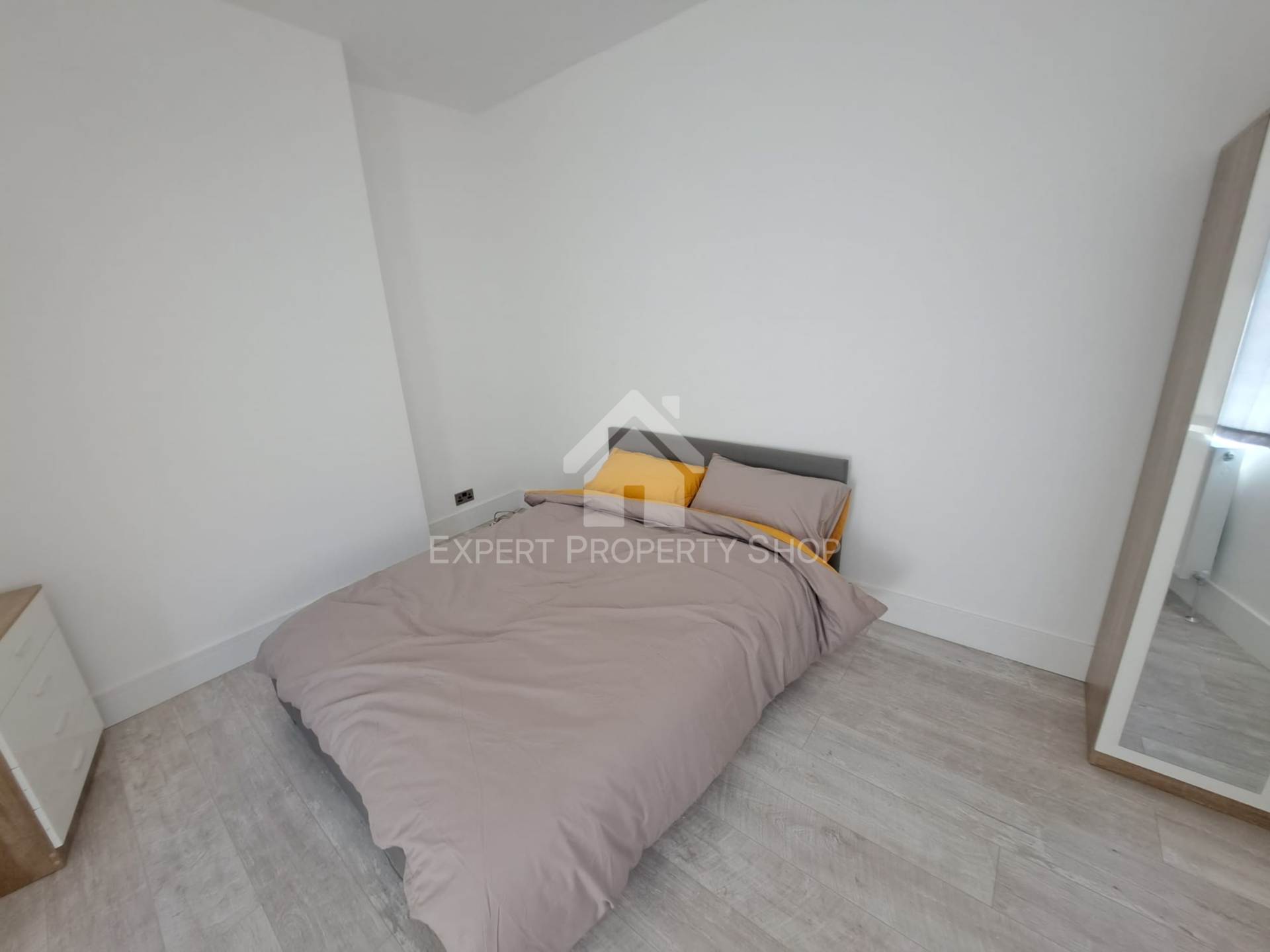 Room 1, 75 Church Street, Creswell, Image 1