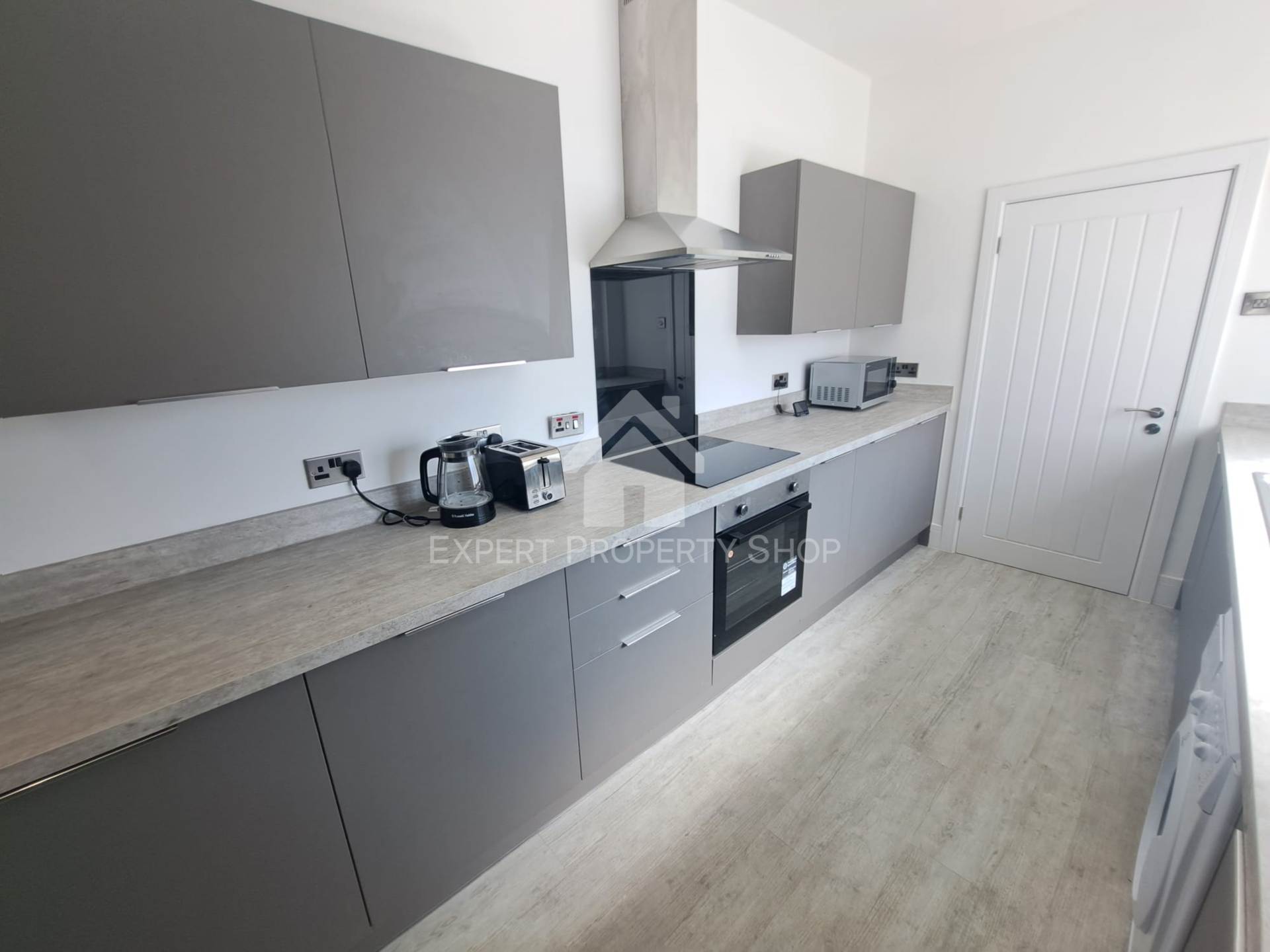 Room 1, 75 Church Street, Creswell, Image 3