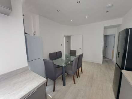 Room 1, 75 Church Street, Creswell, Image 5
