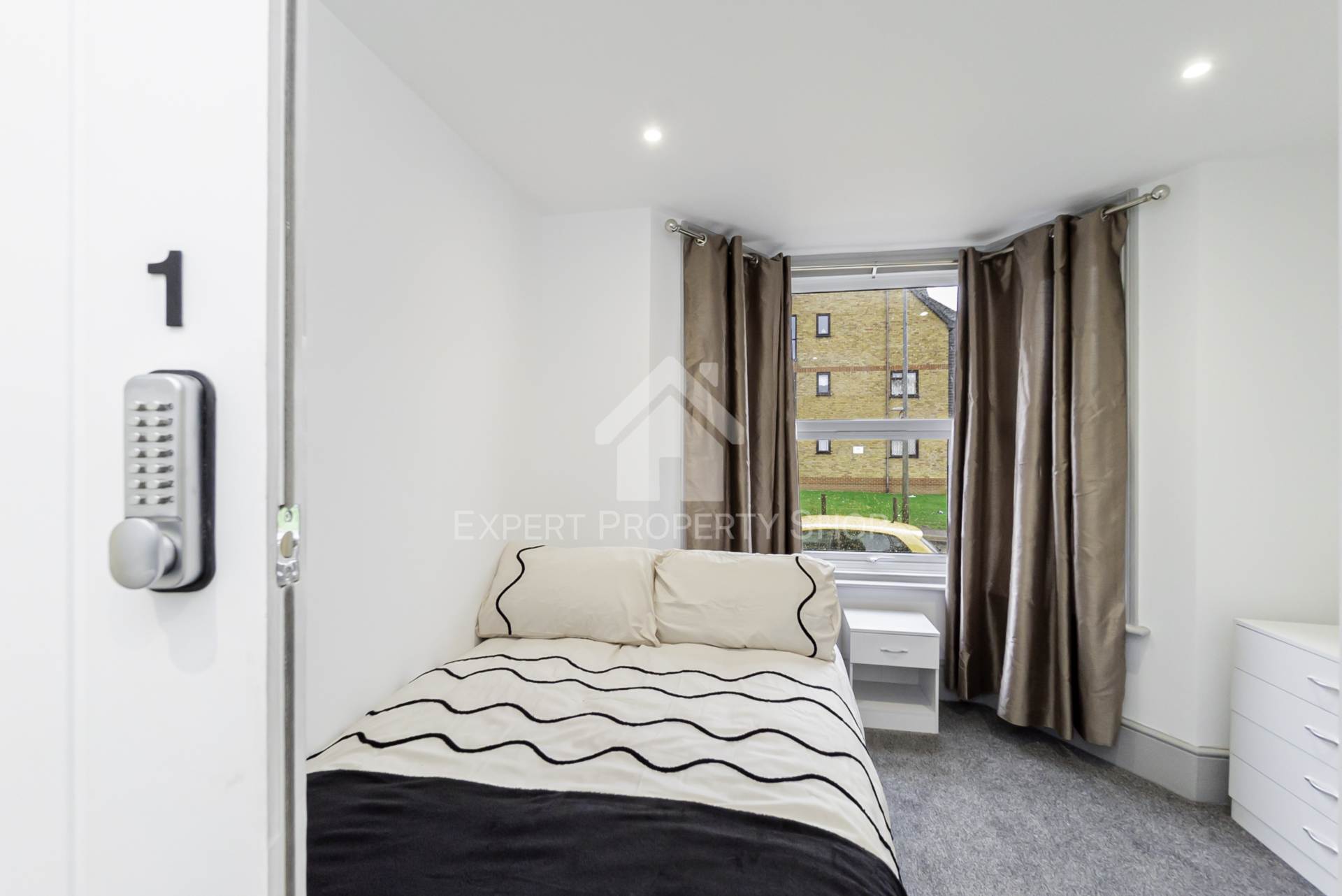 Room 1, 21a  Canterbury Road, Sittingbourne, Image 3