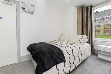 Room 1, 21a  Canterbury Road, Sittingbourne