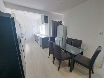 Room 2, 75 Church Street, Creswell, Image 5