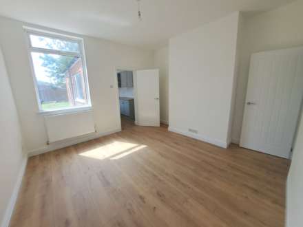 Newcastle Avenue, Worksop, Image 4