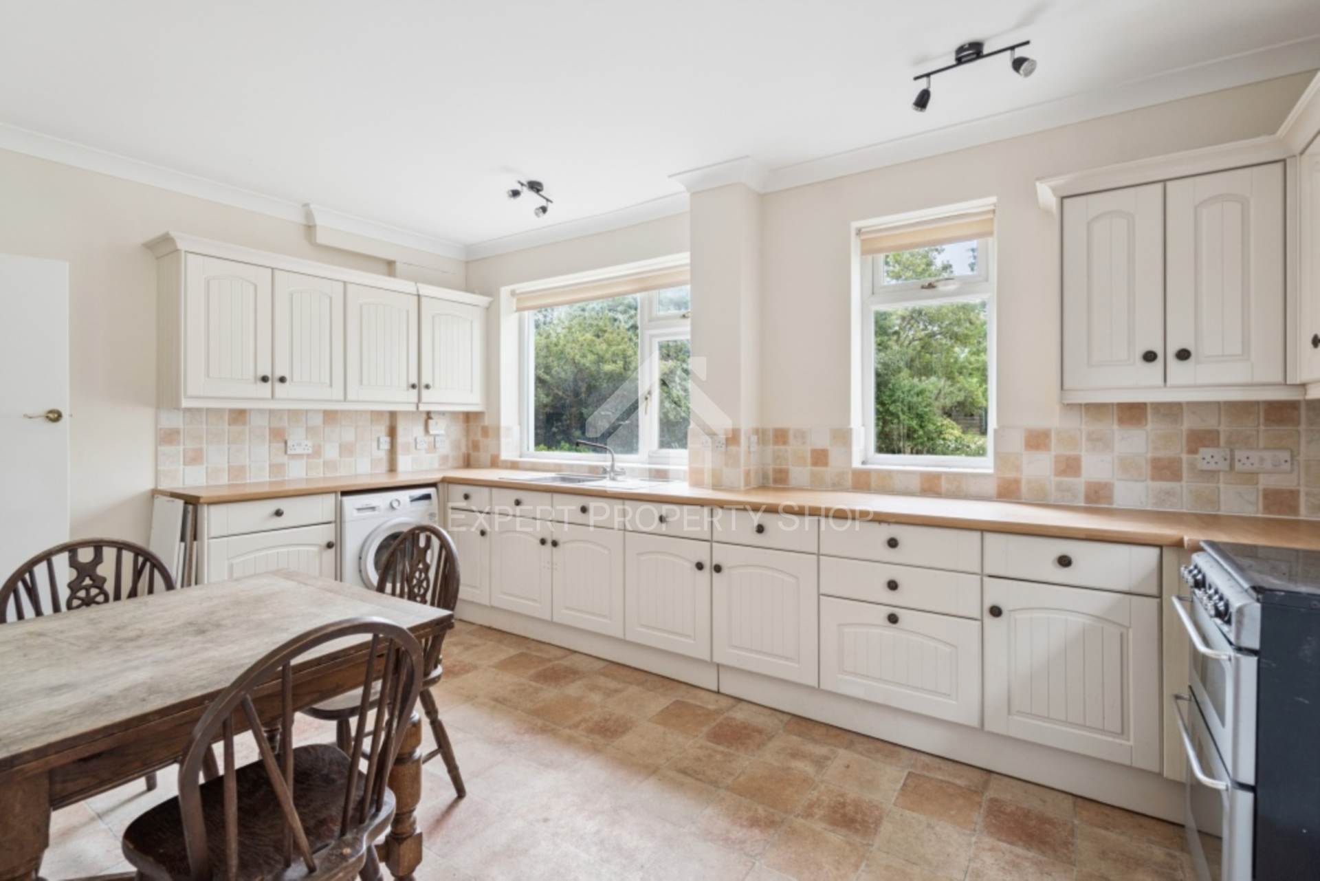Tring Road, Aylesbury, Image 10