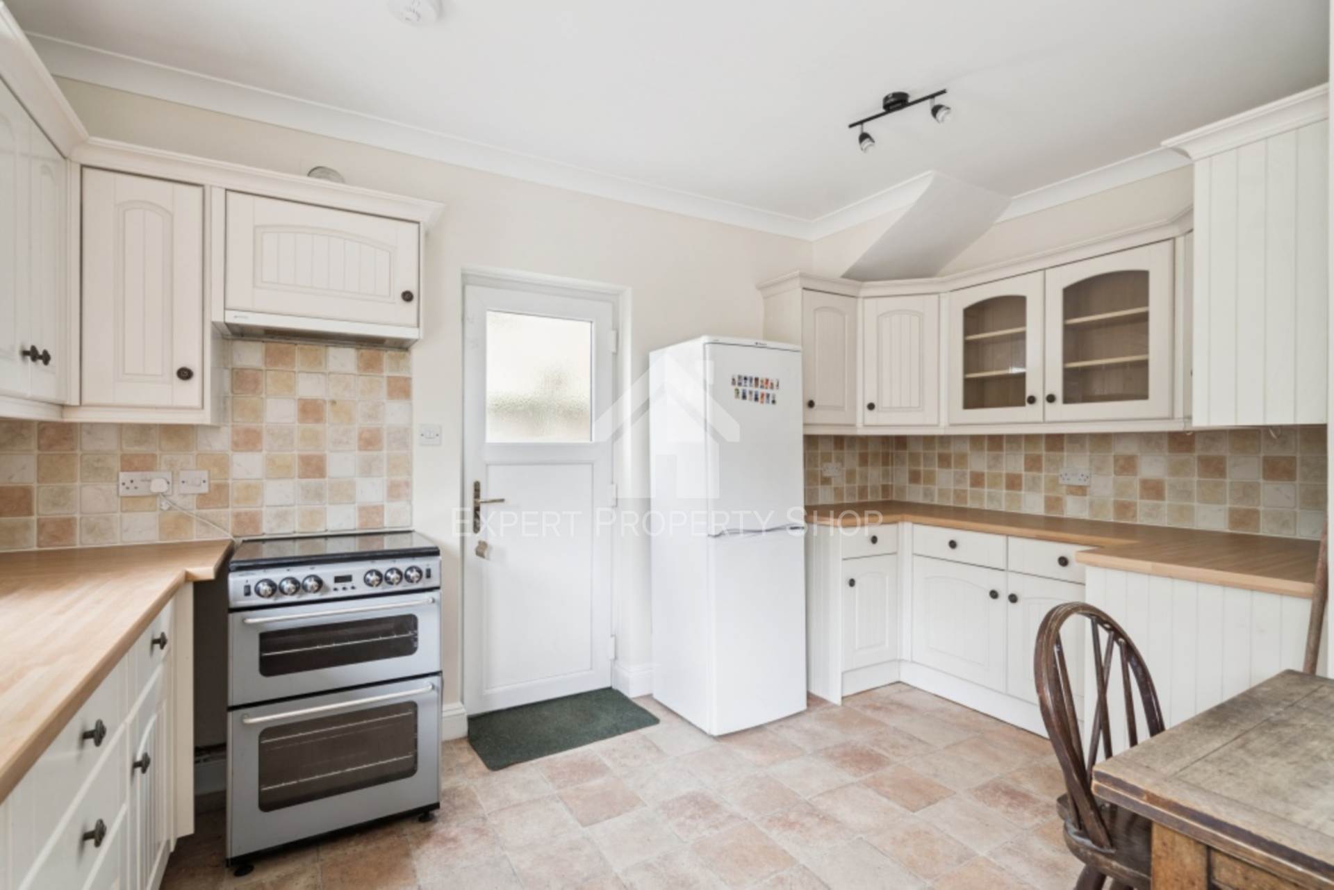 Tring Road, Aylesbury, Image 12