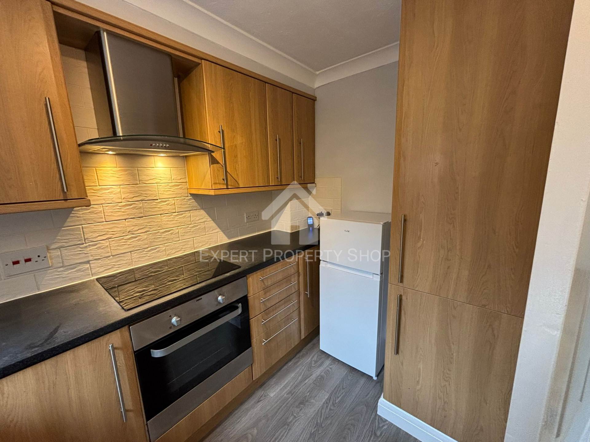 Benhill Wood Road, Sutton, Image 4