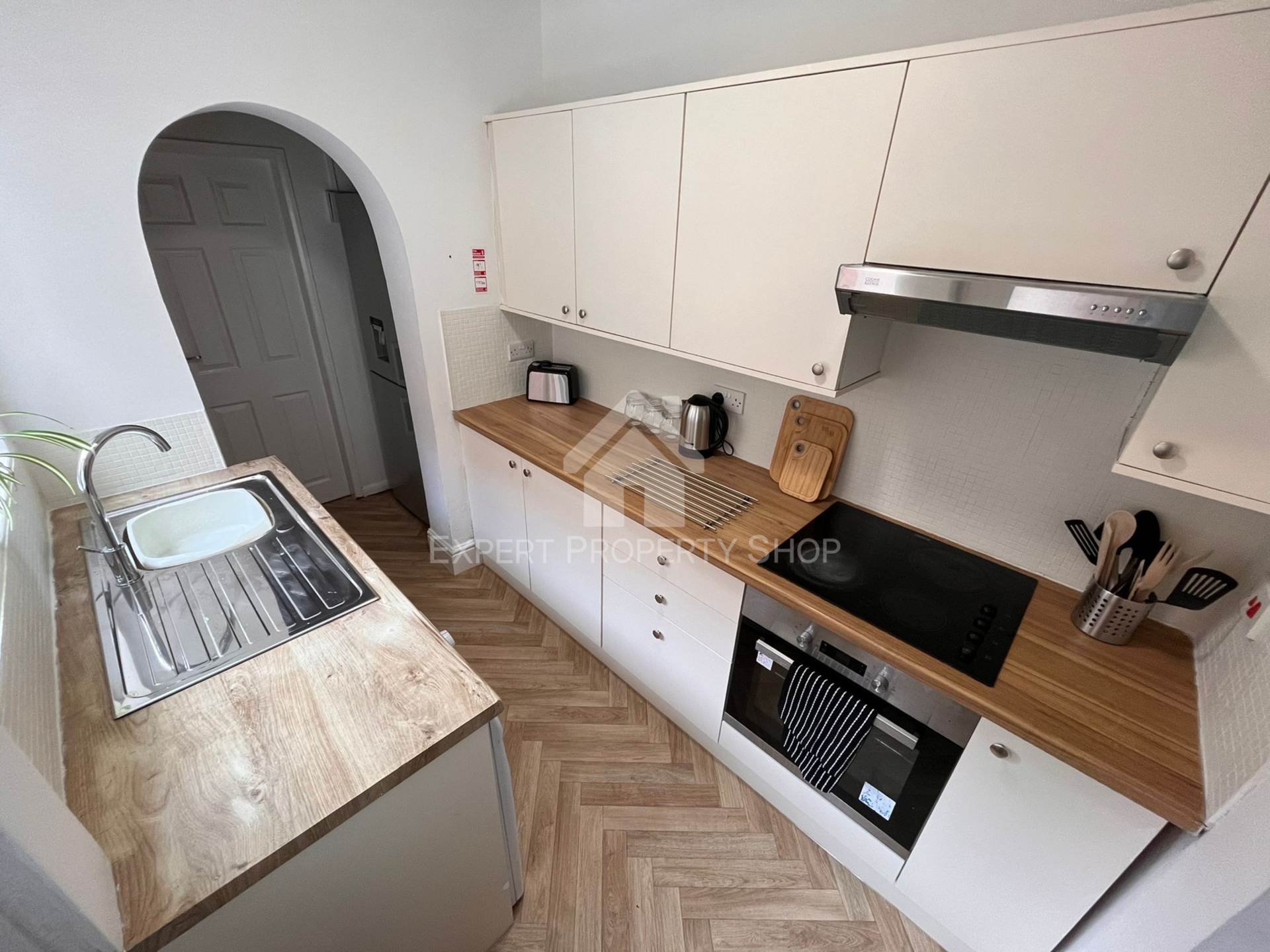 Room 1, Newcastle Avenue, Worksop, Image 6