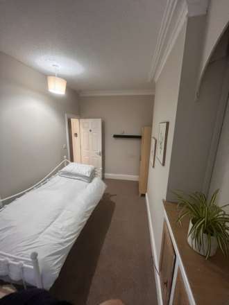 Room 1, Newcastle Avenue, Worksop, Image 2