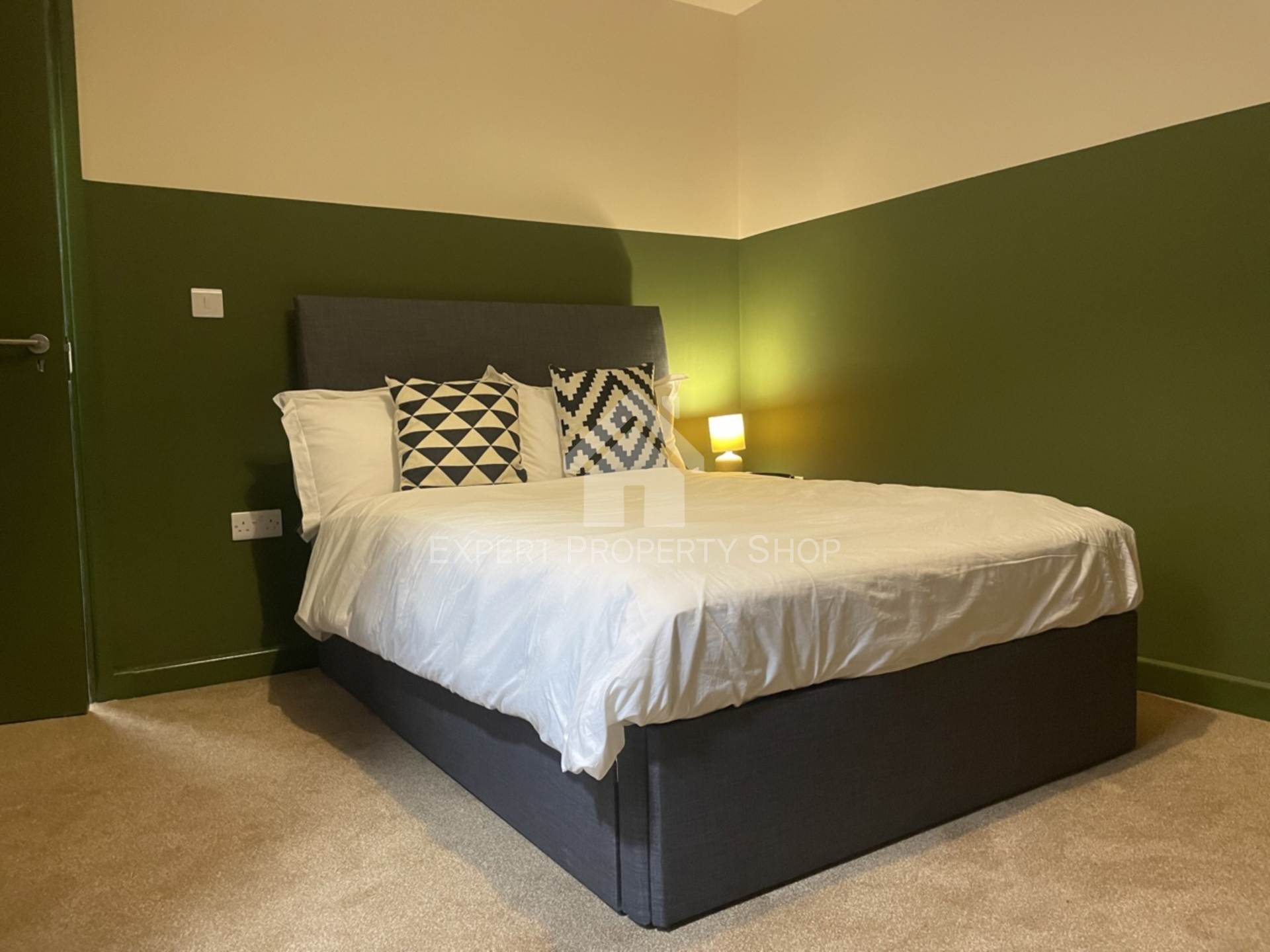 **AVAILABLE NOW**   En-suite Room , Commercial Avenue, Beeston, Image 1