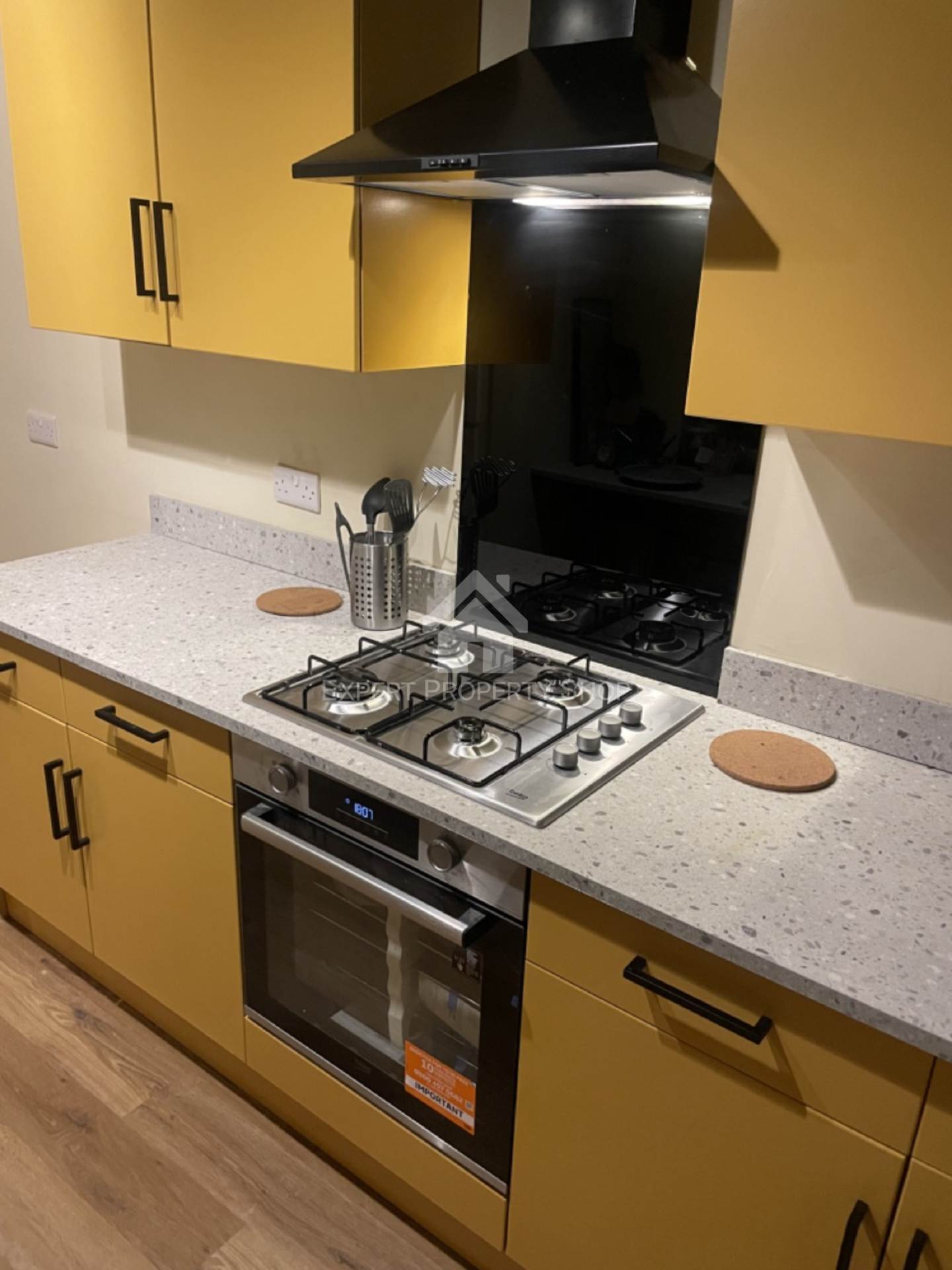 **AVAILABLE NOW**   En-suite Room , Commercial Avenue, Beeston, Image 5